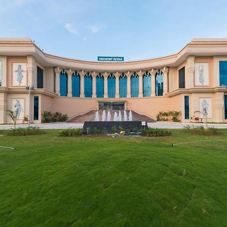 Bells Grand Inn Τσενάι Εξωτερικό φωτογραφία